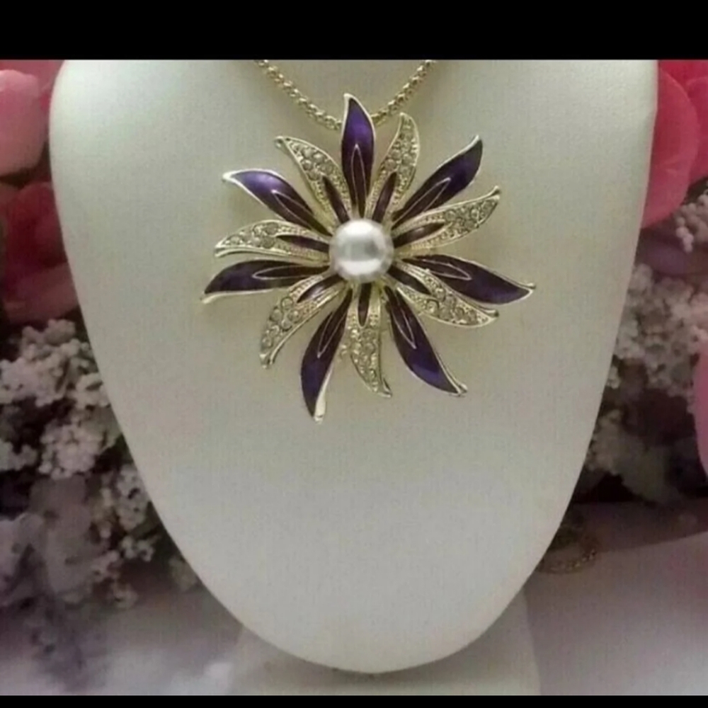 New purple pendant goldtone brooch/necklace